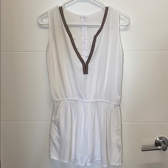 Summer Mini Romper with V neck Ethnic Embroidery - Picture 1 of 4